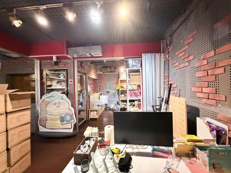 Peninsula Shopping Centre, 3 Coleman Street, 603 sqft, Mall Shop For Sale, by Kesinee Kess, 500062588 - Interior - CommercialGuru.com.sg