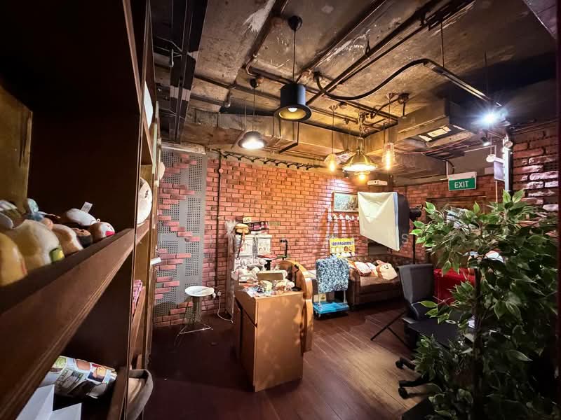 Peninsula Shopping Centre, 3 Coleman Street, 603 sqft, Mall Shop For Sale, by Kesinee Kess, 500062588 - Interior - CommercialGuru.com.sg
