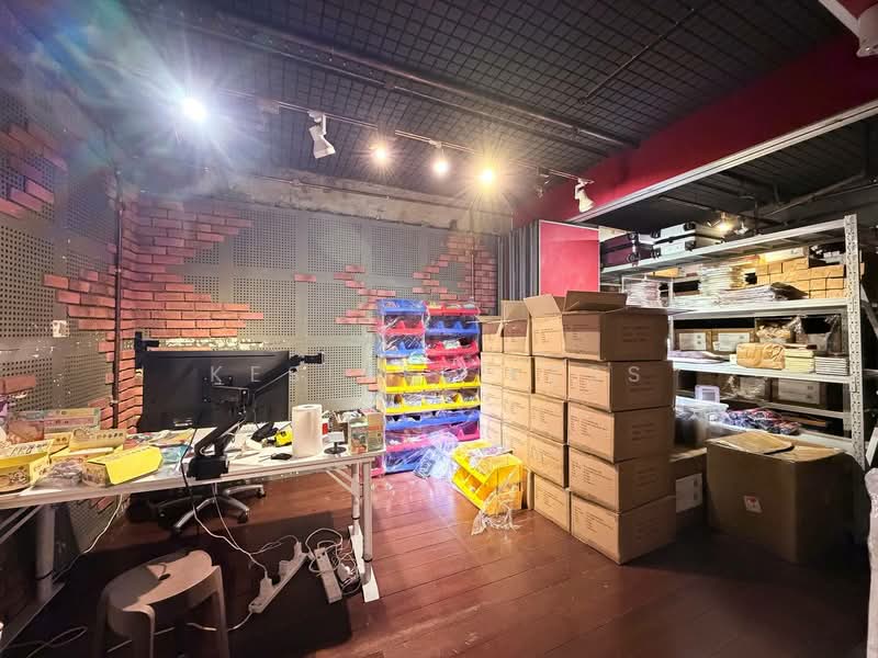 Peninsula Shopping Centre, 3 Coleman Street, 603 sqft, Mall Shop For Sale, by Kesinee Kess, 500062588 - Interior - CommercialGuru.com.sg
