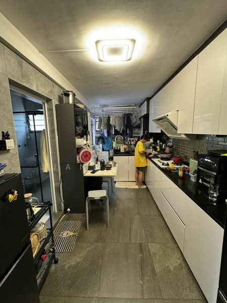 179 Lompang Road HDB Flat For Sale at S$ 818,000 | PropertyGuru Singapore - Kitchen