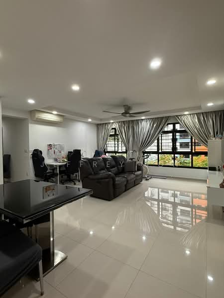 546C Segar Road HDB Flat For Sale at S$ 750,000 | PropertyGuru Singapore - Living Room