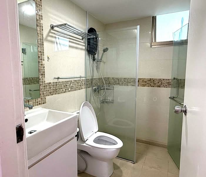 Orchid Park Condominium, 81 Yishun Street 81, 3 Bedrooms, 1,249 sqft, Condominium For Rent, by Carenline Yeo, 500062610 - Bathroom - PropertyGuru.com.sg