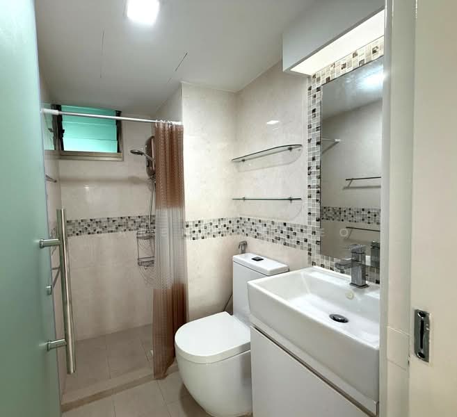 Orchid Pk renovated, near Khatib MRT & Khoo Teck Puat hospital, Spaces windy immediate, , 3 Bedrooms, 1,249 sqft, Condominium For Rent, by Carenline Yeo, 500062610 - Bathroom - PropertyGuru.com.sg
