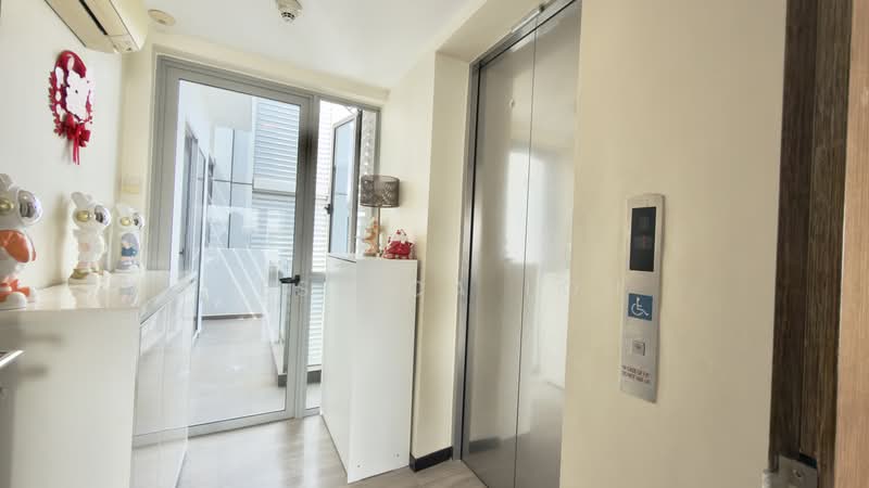 Sophia Residence Condominium For Sale at S$ 5,200,000 | PropertyGuru Singapore - Private lift lobby
