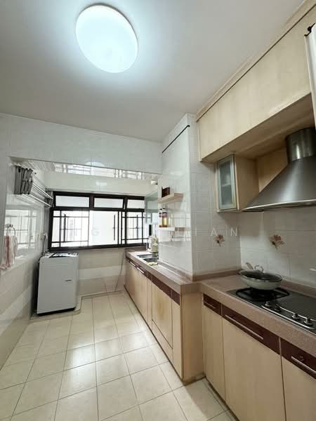 146 Lorong 2 Toa Payoh HDB Flat For Sale at S$ 970,000 | PropertyGuru Singapore - Kitchen