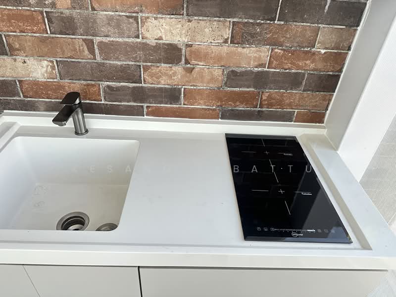 Loft@Holland, 151 Holland Road, Studio, 480 sqft, Condominium For Rent, by Kesang Labattu, 500062640 - Kitchen - PropertyGuru.com.sg