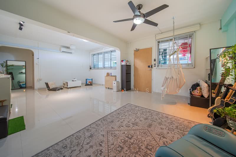 439 Fajar Road HDB Flat For Sale at S$ 538,000 | PropertyGuru Singapore - Living Room