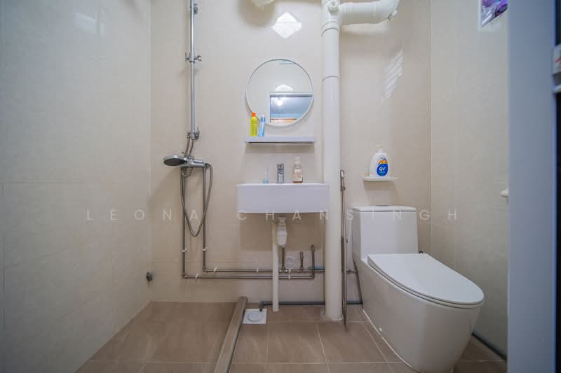 439 Fajar Road HDB Flat For Sale at S$ 538,000 | PropertyGuru Singapore - Bathroom