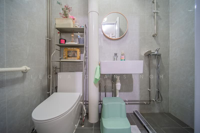 439 Fajar Road HDB Flat For Sale at S$ 538,000 | PropertyGuru Singapore - Bathroom