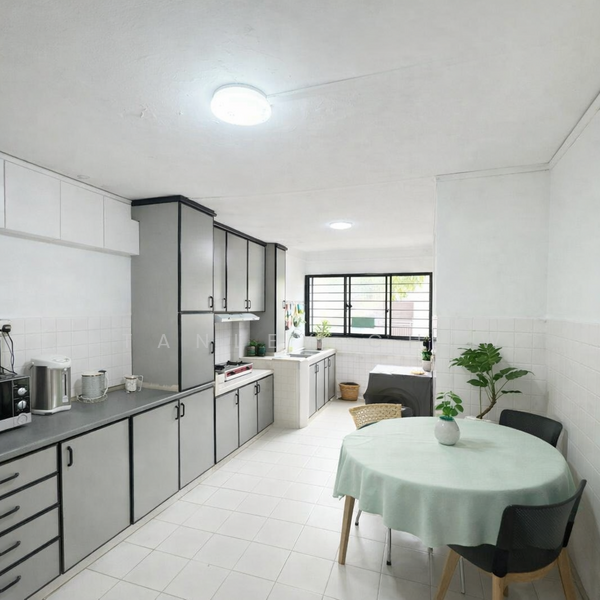 397 Yishun Avenue 6 HDB Flat For Sale at S$ 416,000 | PropertyGuru Singapore - Kitchen