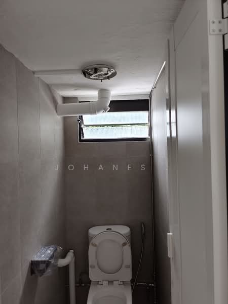 26 Toa Payoh East, 26 Toa Payoh East, 3 Bedrooms, 721 sqft, HDB Flat For Rent, by Johanes ., 500062657 - Bathroom - PropertyGuru.com.sg