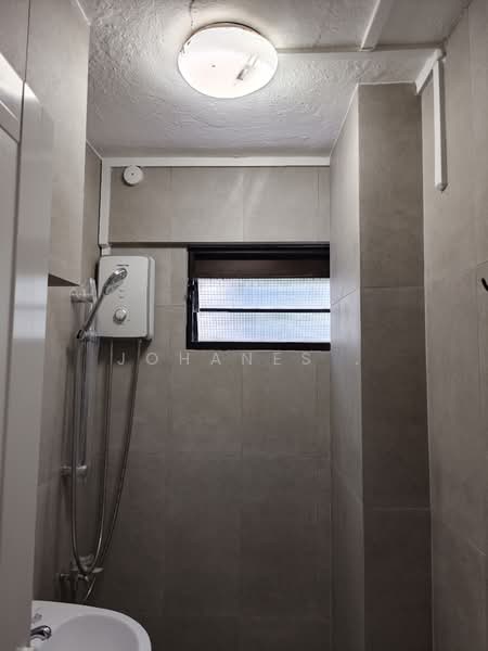 26 Toa Payoh East, 26 Toa Payoh East, 3 Bedrooms, 721 sqft, HDB Flat For Rent, by Johanes ., 500062657 - Bathroom - PropertyGuru.com.sg