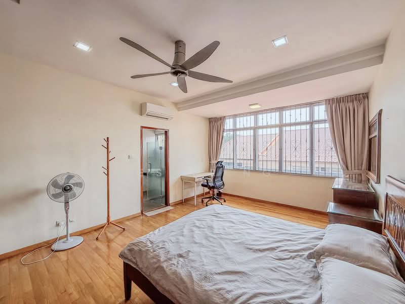 Near to Kembangan MRT Large Master Room In Terraced Hse For Rent, Lorong Kembangan, Room Rental, 350 sqft, Walk-up Apartment For Rent, by Lester Ng, 500062664 - Bedroom - PropertyGuru.com.sg