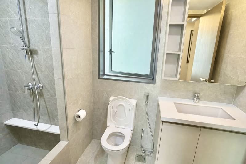 The Visionaire Executive Condominium For Sale at S$ 1,899,999 | PropertyGuru Singapore - Master Bath