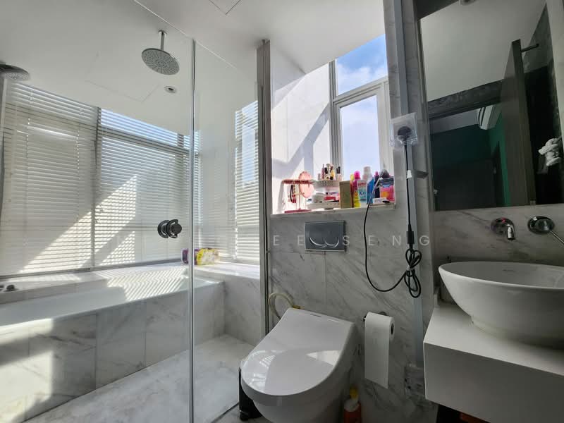 Nathan Residences Condominium For Sale at S$ 1,888,000 | PropertyGuru Singapore - Master Bathroom