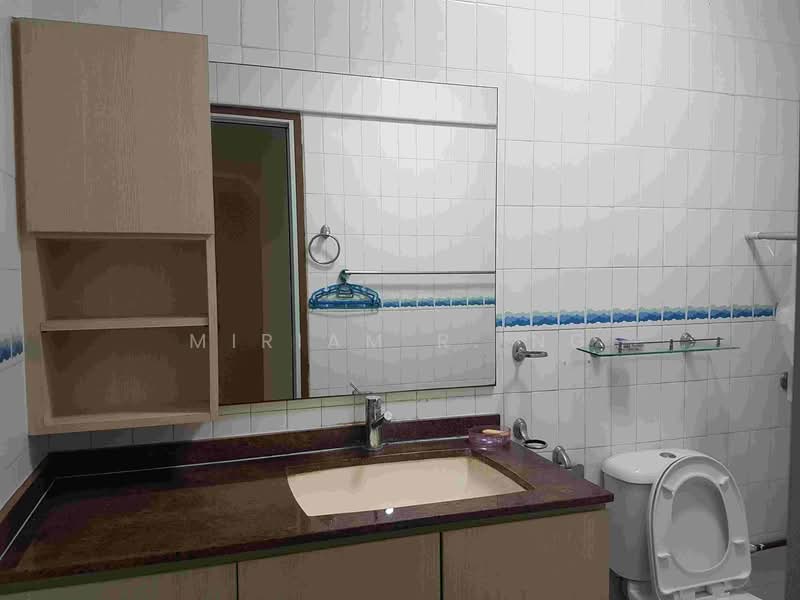 974 Jurong West Street 93, 974 Jurong West Street 93, 4 Bedrooms, 1,571 sqft, HDB Flat For Rent, by Miriam R. Ng, 500062690 - Bathroom - PropertyGuru.com.sg