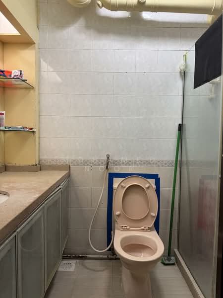 633 Jurong West Street 65 HDB Flat For Sale at S$ 680,000 | PropertyGuru Singapore - Bathroom