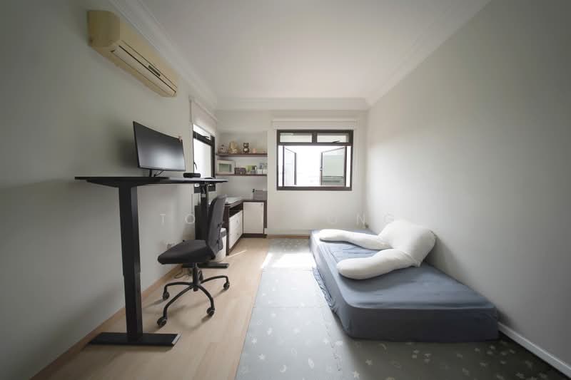 324A Sengkang East Way HDB Flat For Sale at S$ 680,000 | PropertyGuru Singapore - Bedroom