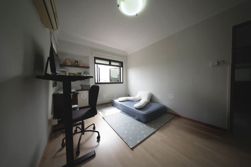 324A Sengkang East Way HDB Flat For Sale at S$ 680,000 | PropertyGuru Singapore - Bedroom