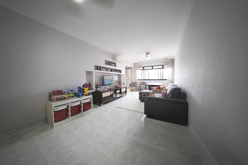 324A Sengkang East Way HDB Flat For Sale at S$ 680,000 | PropertyGuru Singapore - Living Room