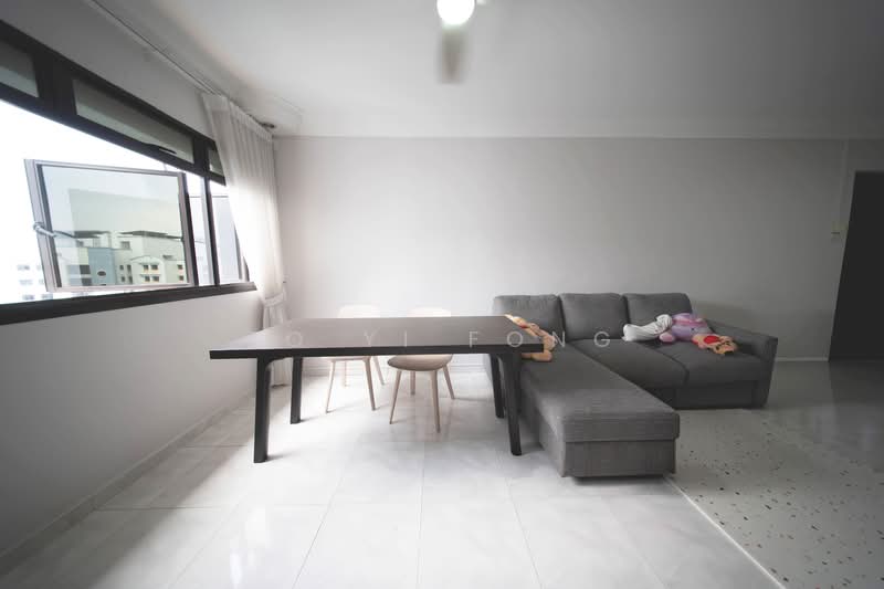 324A Sengkang East Way HDB Flat For Sale at S$ 680,000 | PropertyGuru Singapore - Living Room
