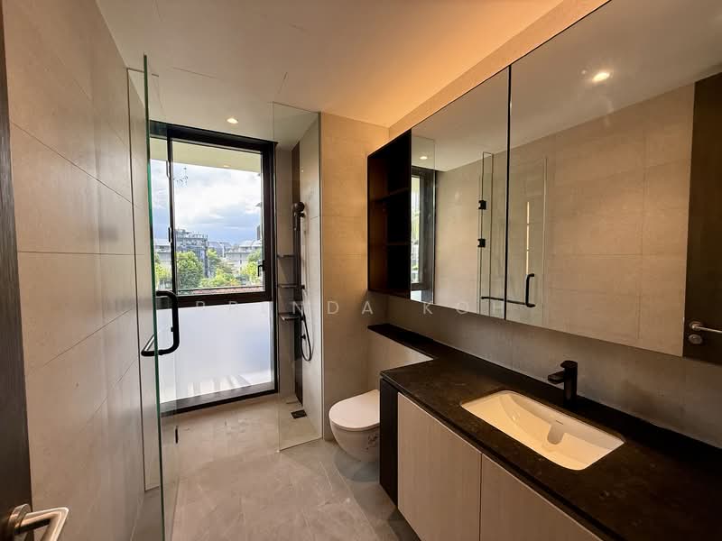 Jervois Mansion, 14 Jervois Close, 3 Bedrooms, 1,249 sqft, Condominium For Rent, by Brenda Koh, 500062720 - Bathroom - PropertyGuru.com.sg