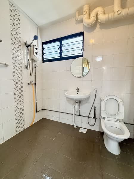 176 Ang Mo Kio Avenue 4, 176 Ang Mo Kio Avenue 4, Room Rental, 150 sqft, HDB Flat For Rent, by Eric Foo, 500062722 - Bathroom - PropertyGuru.com.sg