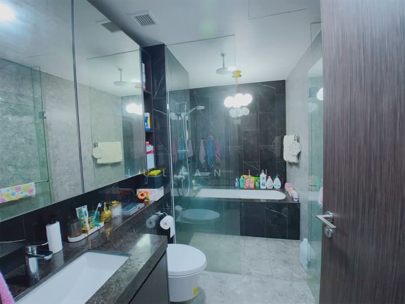 Parc Clematis Condominium For Sale at S$ 4,000,000 | PropertyGuru Singapore - Bathroom