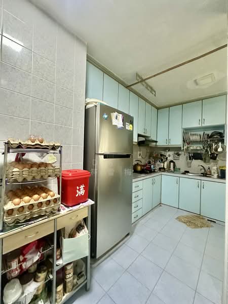 657A Jurong West Street 65 HDB Flat For Sale at S$ 599,000 | PropertyGuru Singapore - Kitchen (Actual unit)
