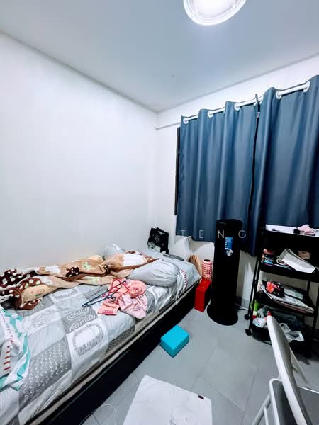 128 Lorong 1 Toa Payoh HDB Flat For Sale at S$ 418,000 | PropertyGuru Singapore - Bedroom