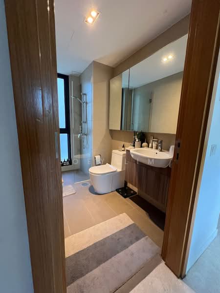 Waterbank at Dakota Condominium For Sale at S$ 2,590,000 | PropertyGuru Singapore - Bathroom