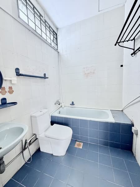 Kembangan Estate Bungalow Detached House For Sale at S$ 7,800,000 | PropertyGuru Singapore - Bathroom