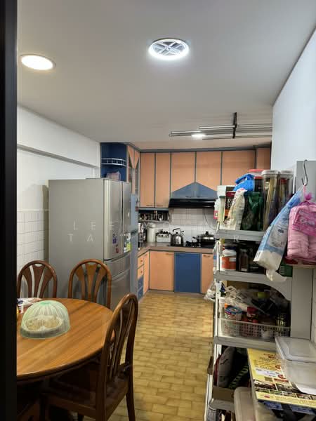 430 Jurong West Avenue 1 HDB Flat For Sale at S$ 550,000 | PropertyGuru Singapore - Kitchen
