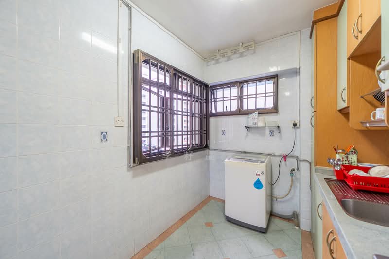 501A Wellington Circle HDB Flat For Sale at S$ 650,000 | PropertyGuru Singapore - Kitchen