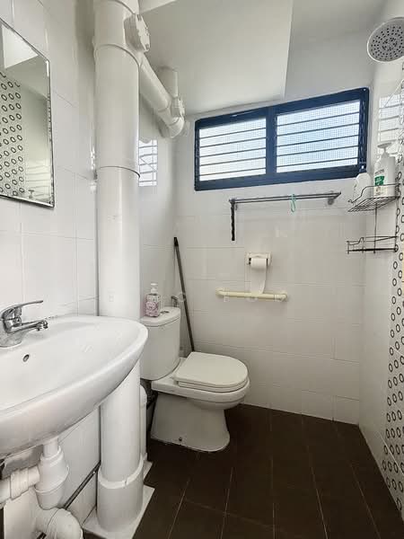 145 Jalan Bukit Merah, 145 Jalan Bukit Merah, Room Rental, 150 sqft, HDB Flat For Rent, by Eric Foo, 500062762 - Toilet - PropertyGuru.com.sg