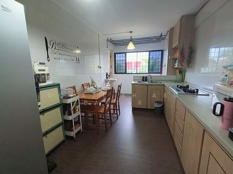 550 Ang Mo Kio Avenue 10 HDB Flat For Sale at S$ 407,000 | PropertyGuru Singapore - Kitchen