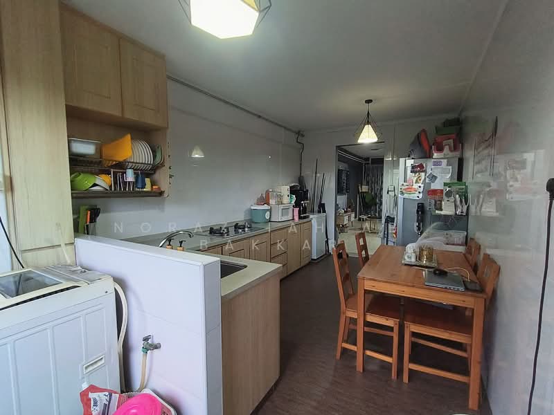550 Ang Mo Kio Avenue 10 HDB Flat For Sale at S$ 407,000 | PropertyGuru Singapore - Kitchen