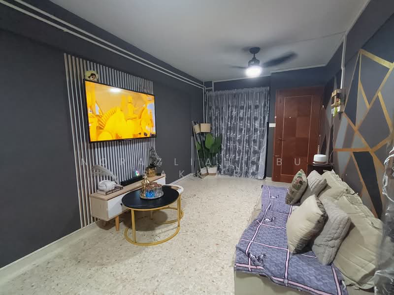 550 Ang Mo Kio Avenue 10 HDB Flat For Sale at S$ 407,000 | PropertyGuru Singapore - Living Room