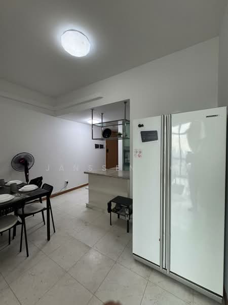 Hillview Regency, 28 Bukit Batok East Avenue 2, Room Rental, 110 sqft, Condominium For Rent, by Janssen Ho, 500062765 - Dining Room - PropertyGuru.com.sg