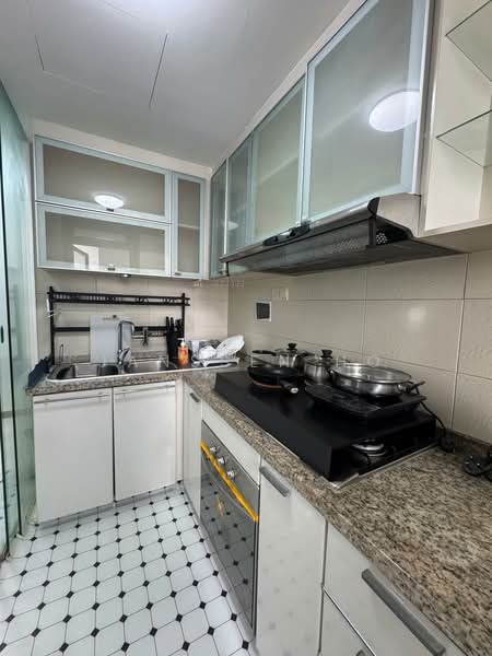 Hillview Regency, 28 Bukit Batok East Avenue 2, Room Rental, 150 sqft, Condominium For Rent, by Janssen Ho, 500062772 - Kitchen - PropertyGuru.com.sg