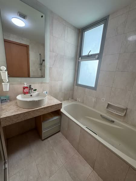 Hillview Regency, 28 Bukit Batok East Avenue 2, Room Rental, 150 sqft, Condominium For Rent, by Janssen Ho, 500062772 - Bathroom - PropertyGuru.com.sg