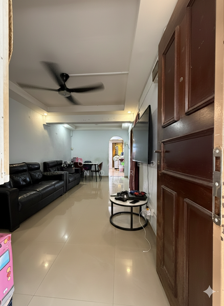 2 Holland Avenue HDB Flat For Sale at S$ 500,000 | PropertyGuru Singapore - Living Room