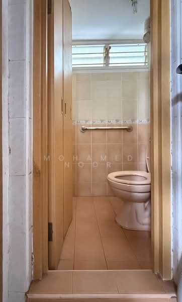 2 Holland Avenue HDB Flat For Sale at S$ 500,000 | PropertyGuru Singapore - Bathroom