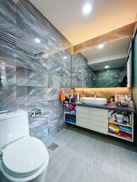 Ridgewood Condominium Condominium For Sale at S$ 2,700,000 | PropertyGuru Singapore - Bathroom