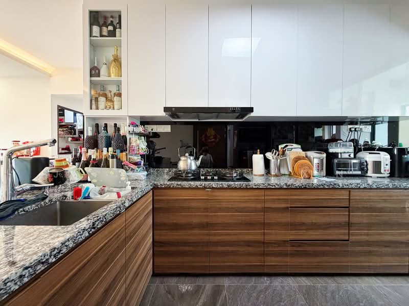 Ridgewood Condominium Condominium For Sale at S$ 2,700,000 | PropertyGuru Singapore - Kitchen