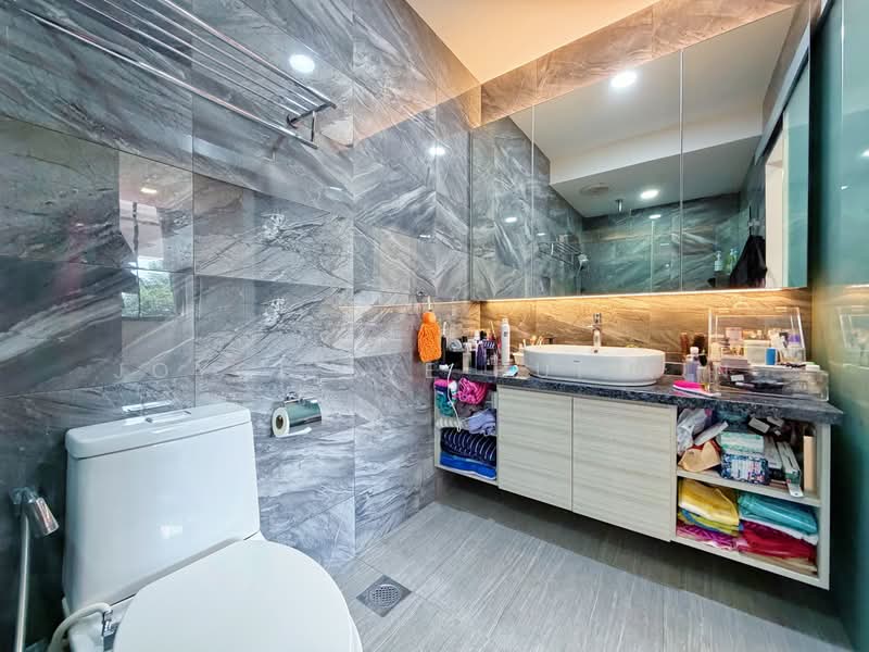 Ridgewood Condominium Condominium For Sale at S$ 2,700,000 | PropertyGuru Singapore - Bathroom