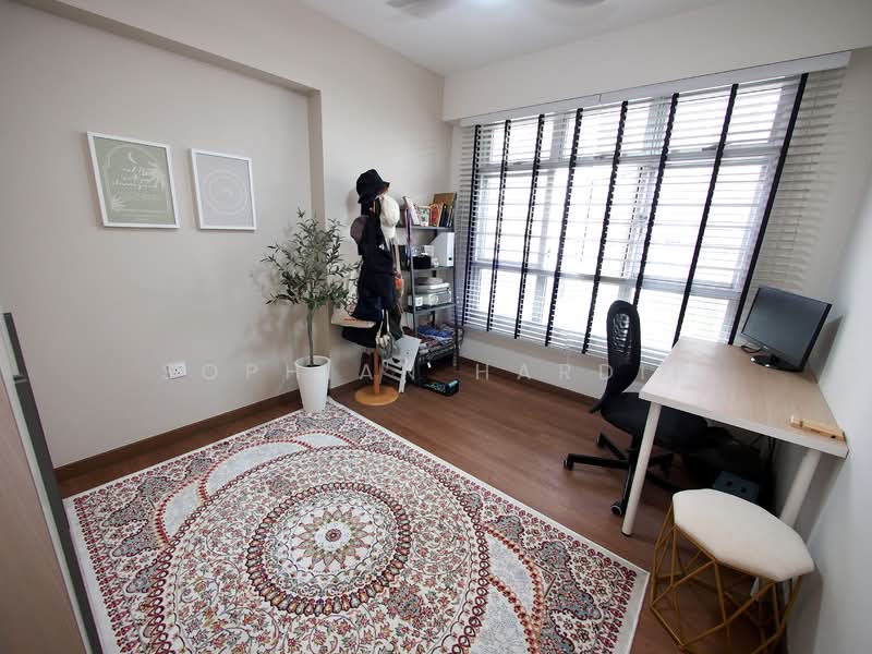 876C Tampines Avenue 8 HDB Flat For Sale at S$ 928,888 | PropertyGuru Singapore - Common Bedroom 2