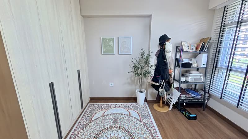 876C Tampines Avenue 8 HDB Flat For Sale at S$ 928,888 | PropertyGuru Singapore - Common Bedroom 2