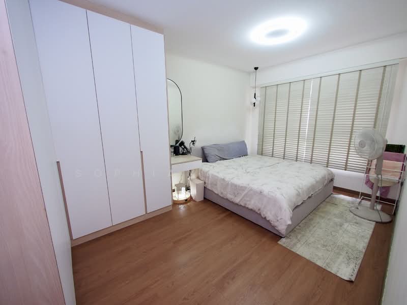 876C Tampines Avenue 8 HDB Flat For Sale at S$ 928,888 | PropertyGuru Singapore - Masterbedroom