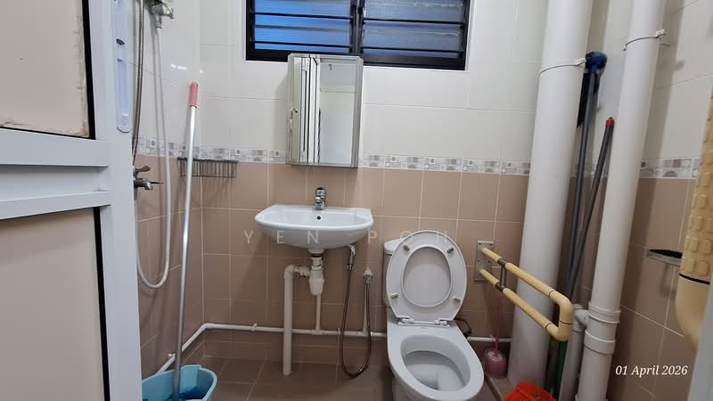605 Hougang Avenue 4, 605 Hougang Avenue 4, 3 Bedrooms, 1,000 sqft, HDB Flat For Rent, by Yen Poh, 500062800 - Bathroom - PropertyGuru.com.sg